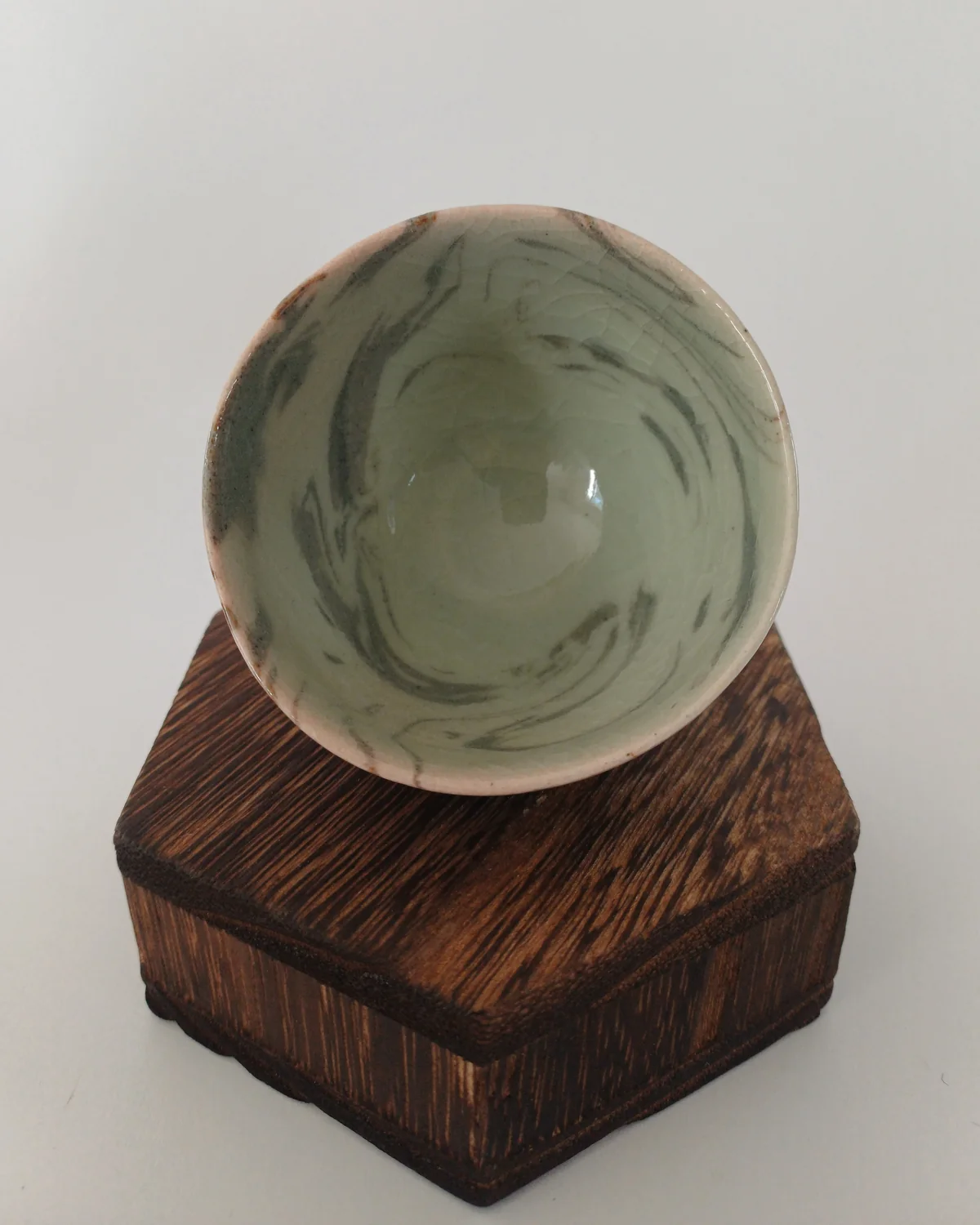 Coupe à saké en neriage, Guinomi, par Tsukioka Saburō 月岡三郎 – Image 8