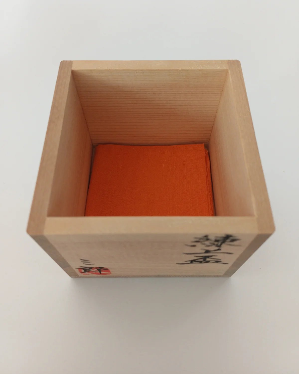 Coupe à saké en neriage, Guinomi, par Tsukioka Saburō 月岡三郎 – Image 4